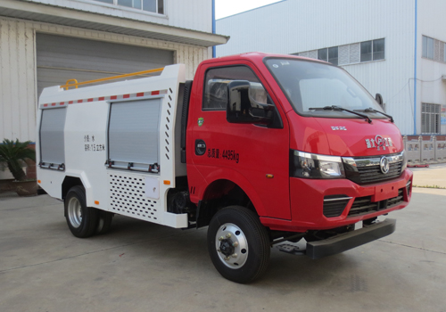東風途逸單排四驅(qū)1.5噸水罐消防車